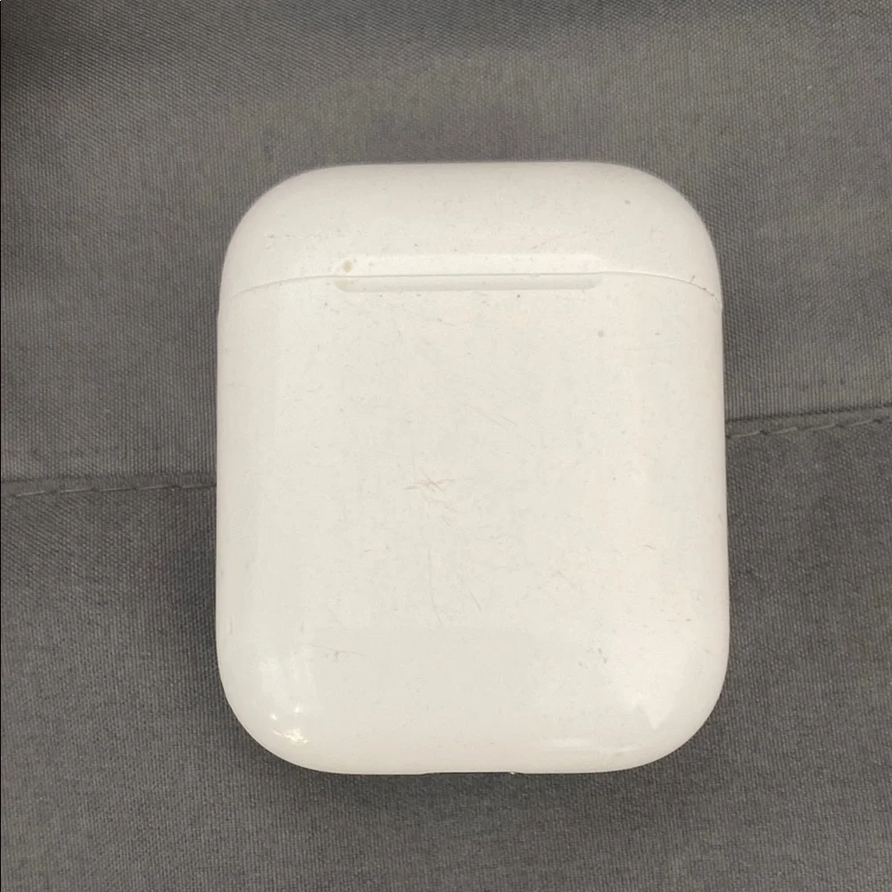 Apple White Wireless Earbud Charging Case